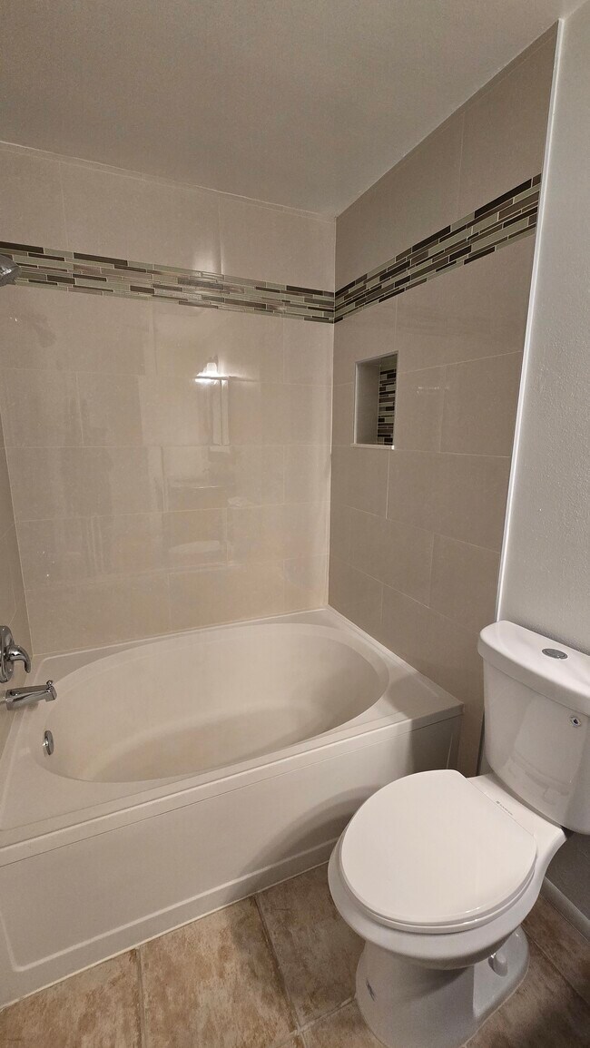 Building Photo - 846 Grenadier Dr