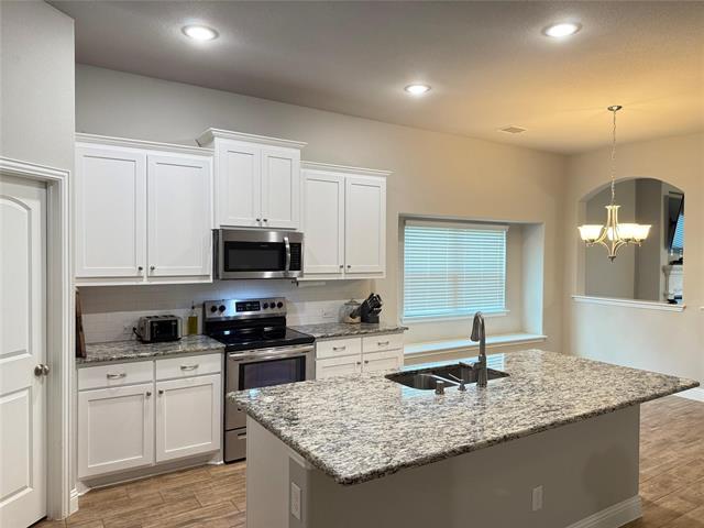 Building Photo - 210 Jacaranda Dr