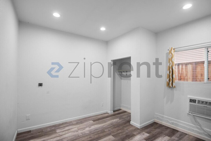 Building Photo - 2661 S King Rd