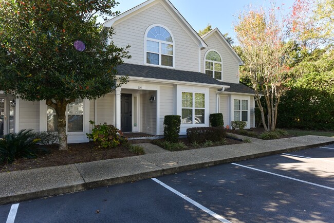 Primary Photo - "Charming 2-Bed, 2-Bath Townhouse Retreat ...