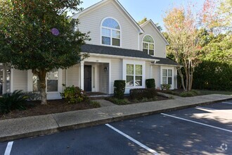 Building Photo - "Charming 2-Bed, 2-Bath Townhouse Retreat ...