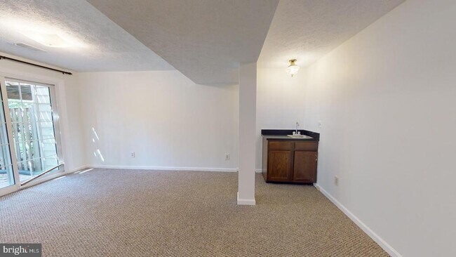 Building Photo - 5739 Oakshore Ct