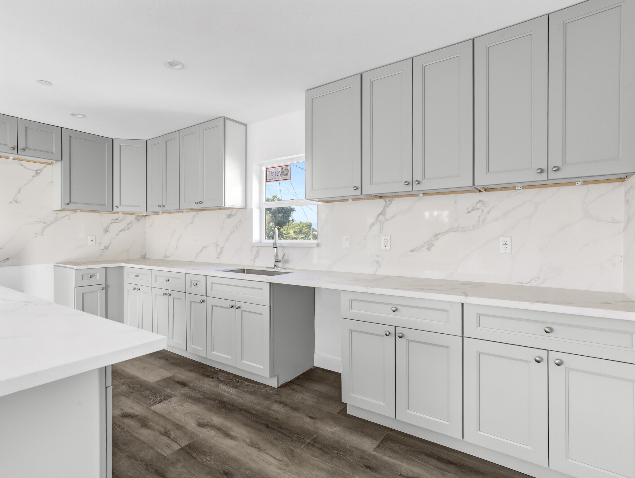 Building Photo - 1231 S Rowan Ave