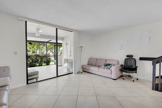 Building Photo - 7690 Lago Del Mar Dr