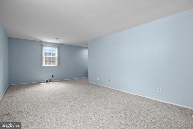 Building Photo - 5115 Bay Rd