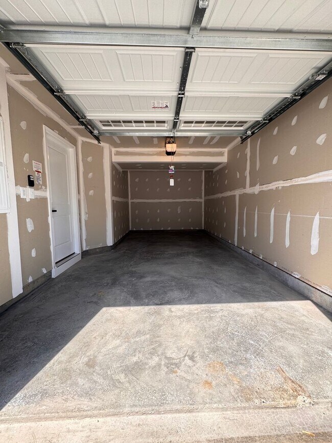 Building Photo - 2905 Orchard Ridge Lane