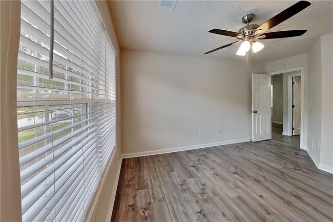 Building Photo - 2800 Alcovy River View