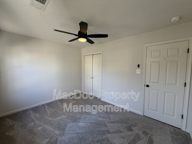 Building Photo - 14 Heatherbrook Ln