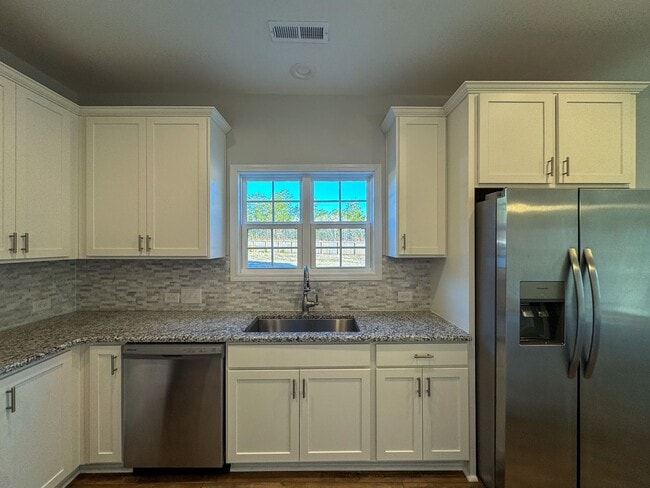 Building Photo - Stunning 4 Bed Home with Fenced Backyard