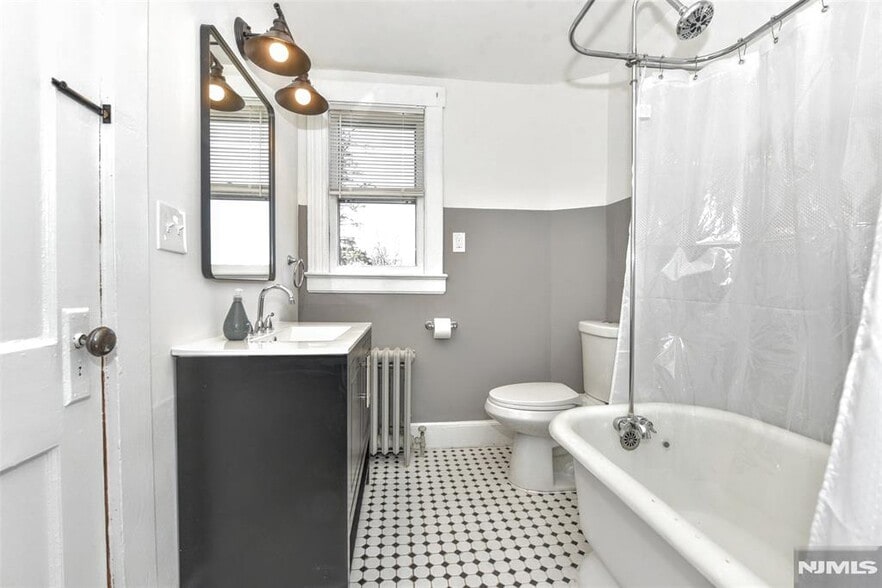 Building Photo - 36 Zazzetti St