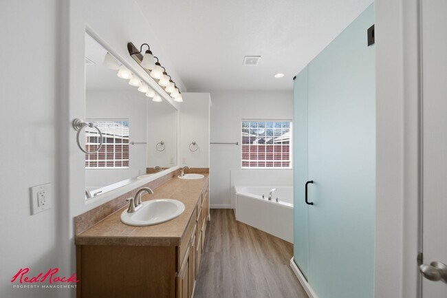 Building Photo - 3304 W Palomar