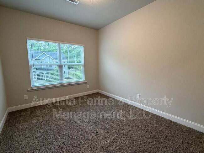 Building Photo - 1008 Swan Ct