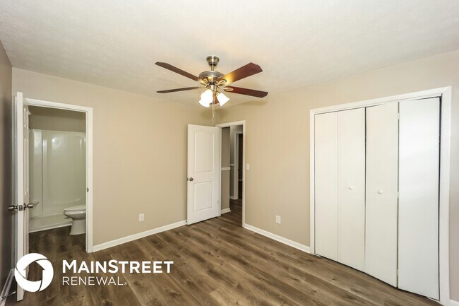 Building Photo - 5348 The Savoy