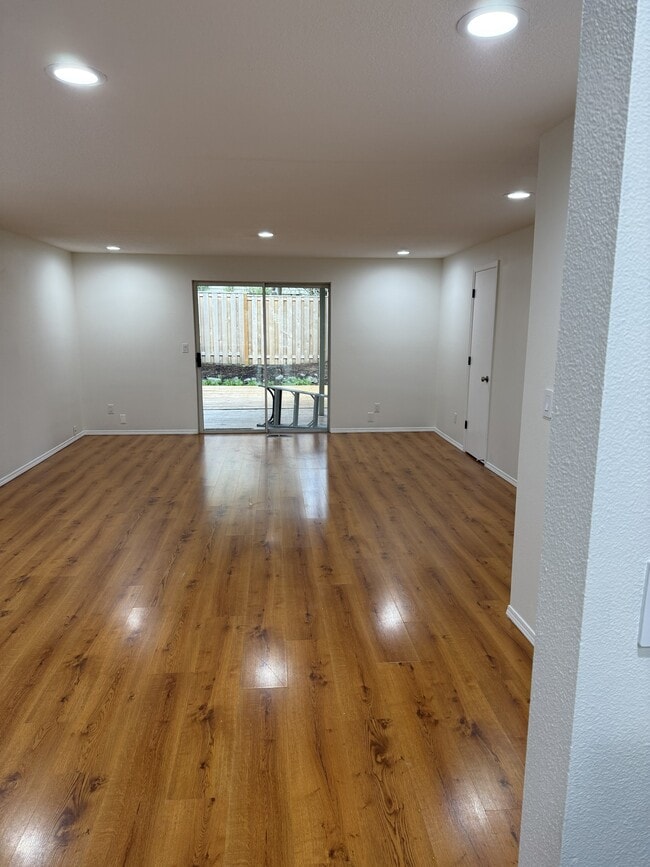 Building Photo - 13235 SW Barberry Dr