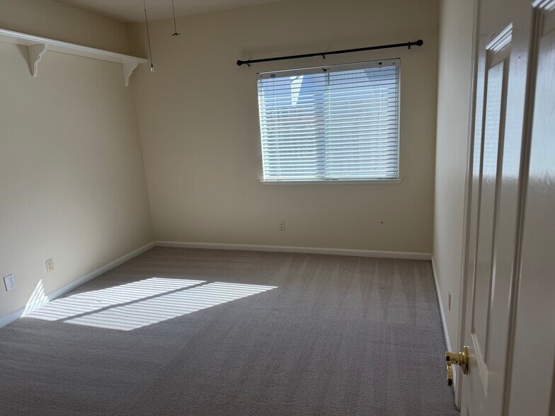 Building Photo - 4933 Charter Rd