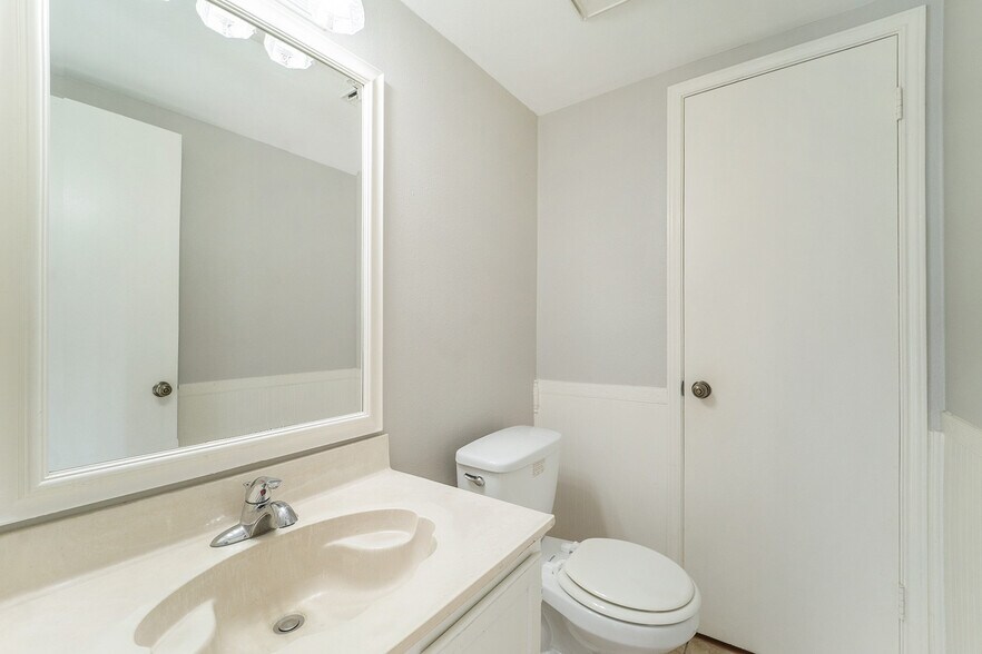 Building Photo - 14232 Reissen Ln