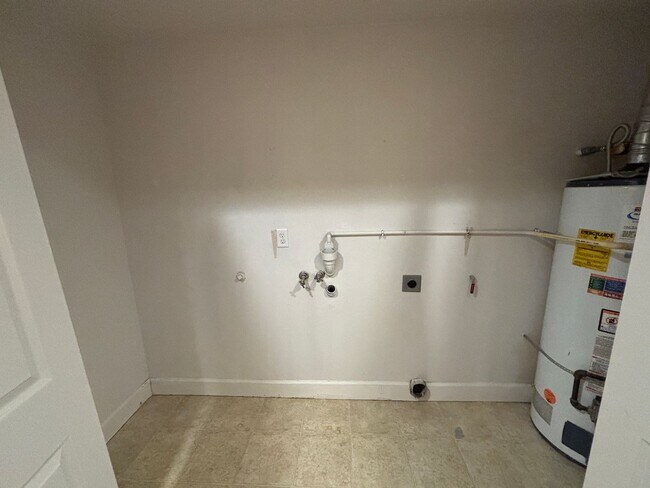 Building Photo - 234