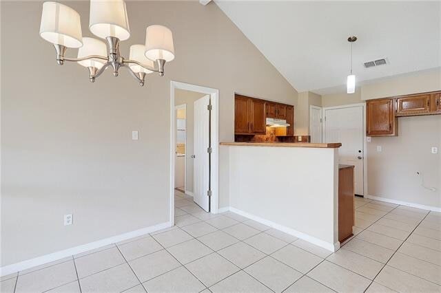 Building Photo - 1402 Shakespeare Ct