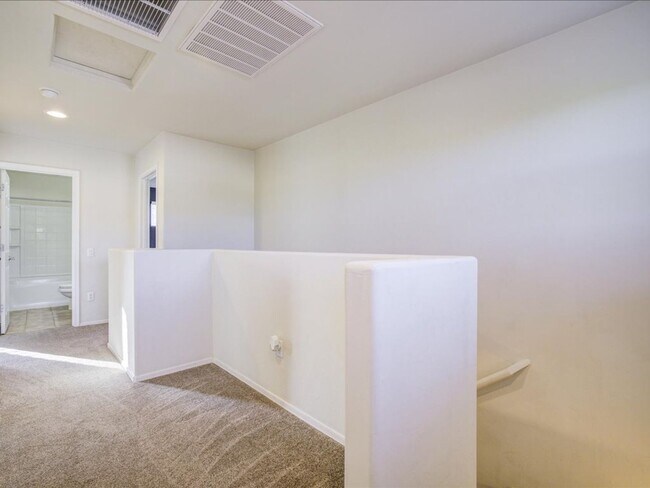 Building Photo - PROMO 1/2 OFF FIRST MONTH'S RENT!!*