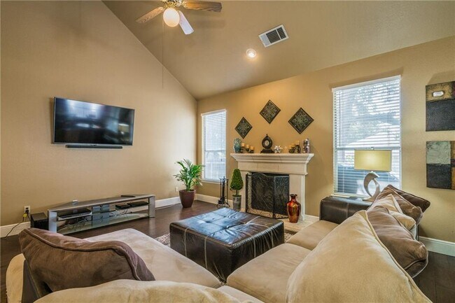 Building Photo - 15713 Monona Cove