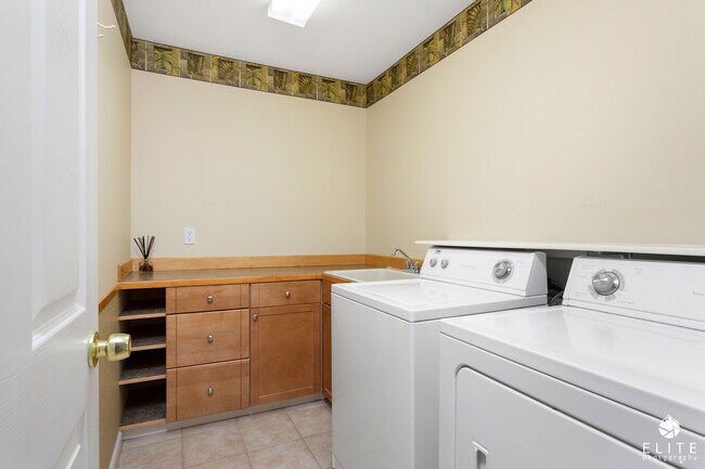 Building Photo - 2454 Tulik Dr