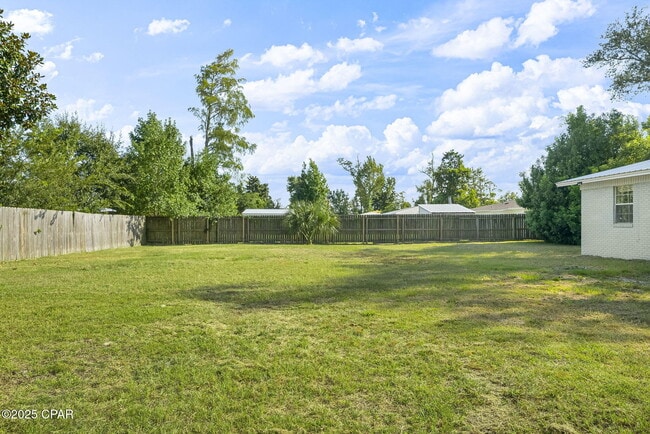 Building Photo - 1203 Iowa Ave