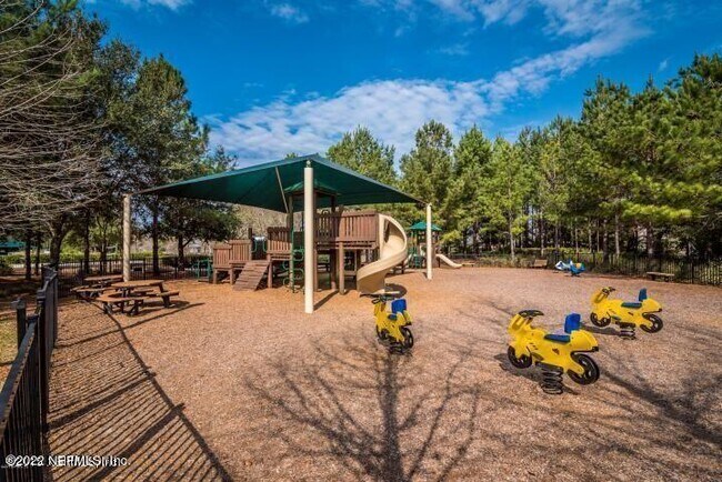 Building Photo - 825 Marjories Way