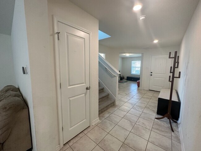 Building Photo - Coming soon... Beautiful 3 bedroom 2 bath ...