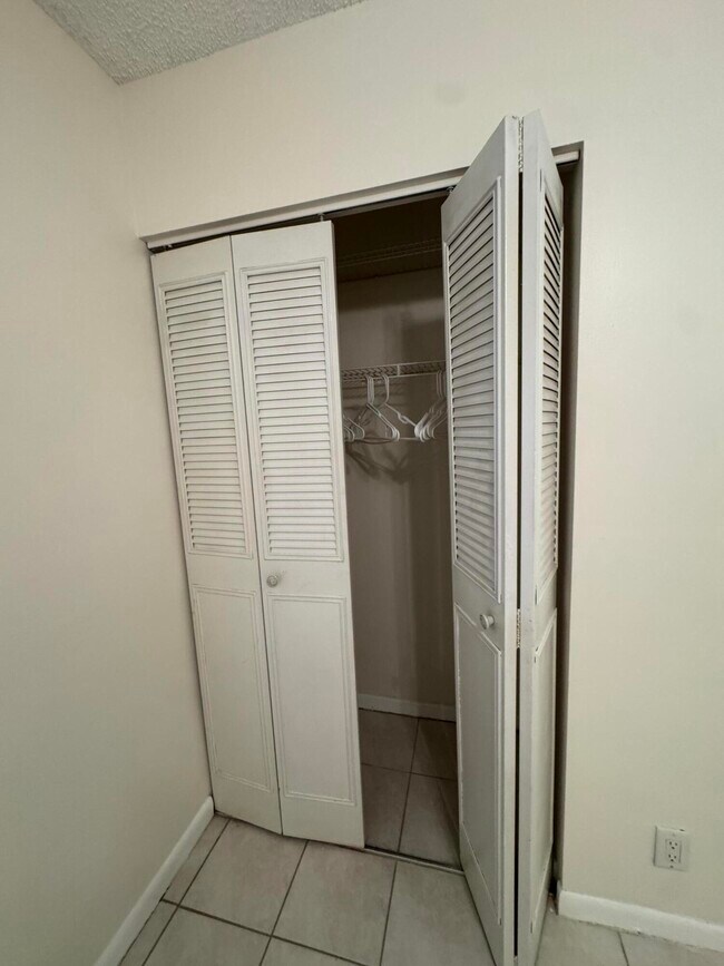 Building Photo - 21890 Lake Forest Cir