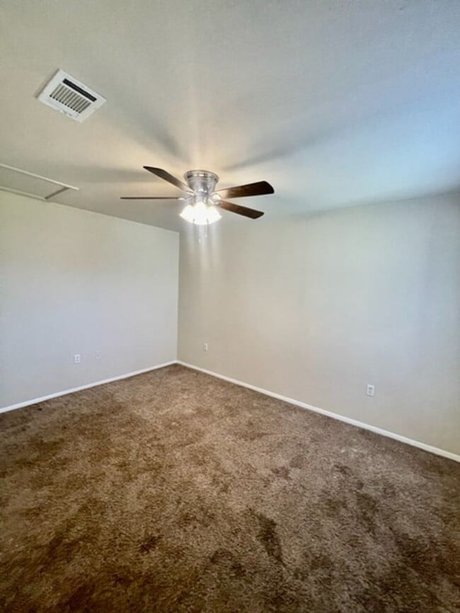 Building Photo - 1500 Lake Shore Dr