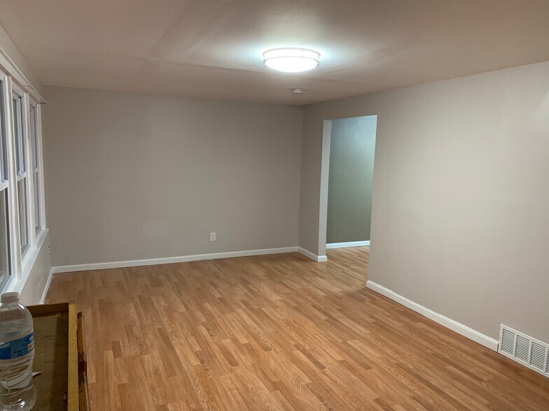 Building Photo - 192 Glenhaven Dr