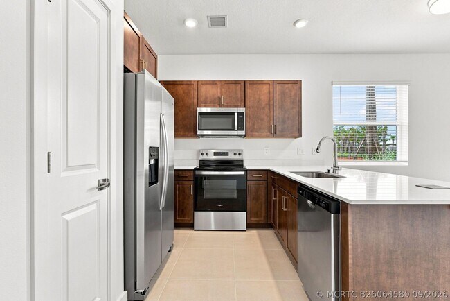 Building Photo - 147 Lakeside Lndg Ct