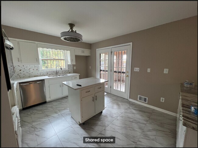 Building Photo - 1451 Snapfinger Rd