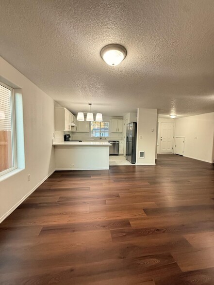 Building Photo - 1123 W 31st St