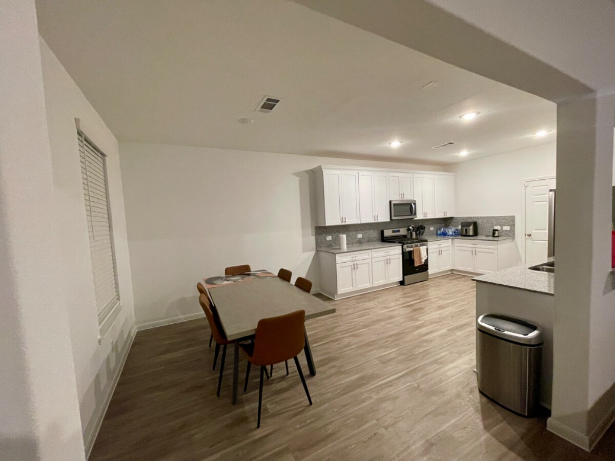 Kitchen and dining - 7314 Madison Commons Ln