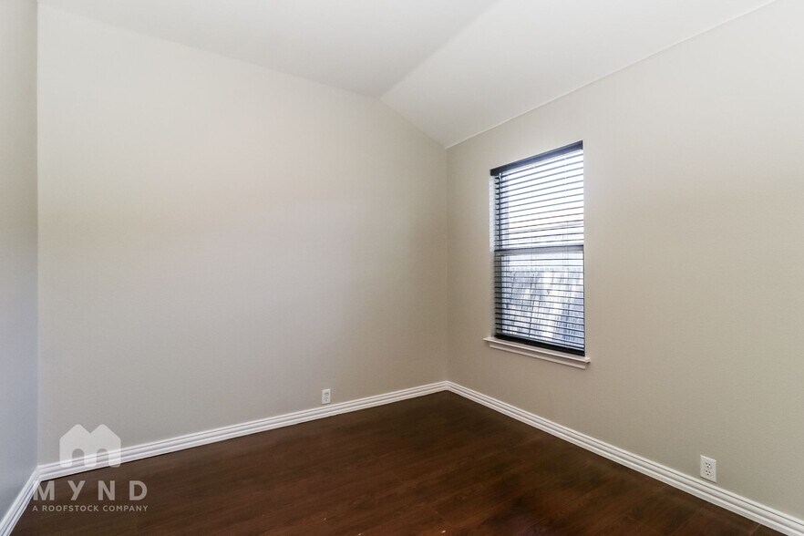 Building Photo - 14812 Lantern Dr