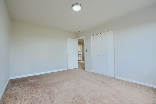 Building Photo - 1 Bed 1 Bath Home for Rent in Rockville, MD- INCLUDES GAS/HEAT AND WATER