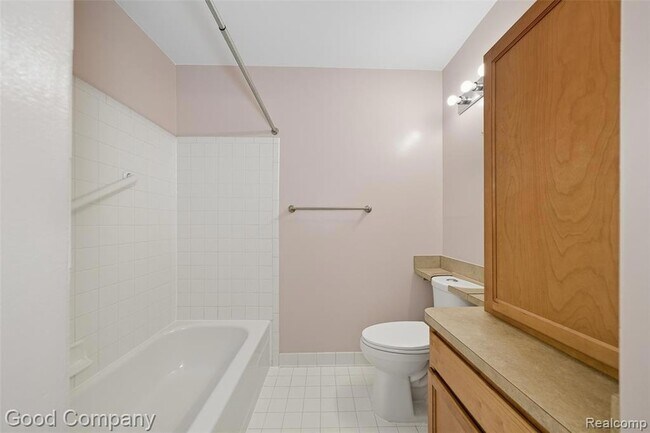 Building Photo - 2400 Parmenter Blvd