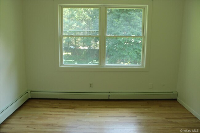 Building Photo - 8 Tanglewood Dr