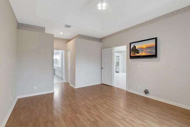 Building Photo - 11081 Springbrook Cir