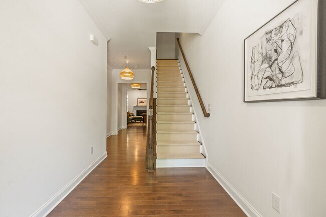 Building Photo - Convenient Carrboro Living in a Spacious 4 Bedroom Home