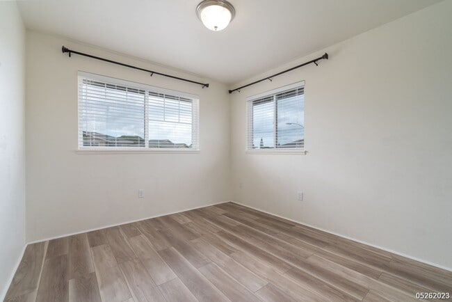 Building Photo - 4 Bed 2.5 Bath in Hoonani