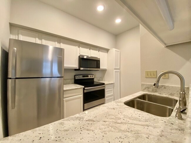 Building Photo - 2121 El Paseo St