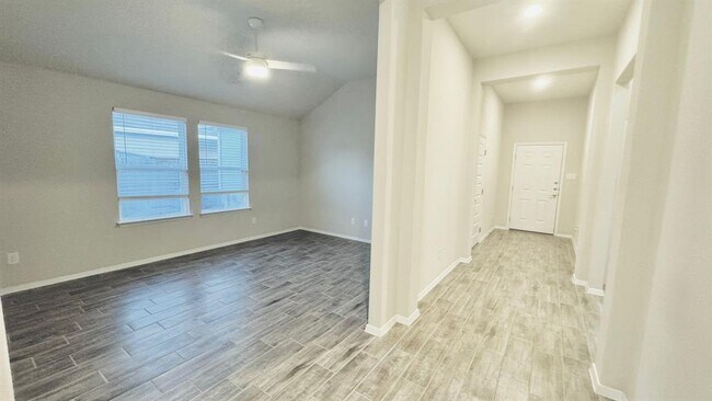 Building Photo - 212 Rollingwood Dr