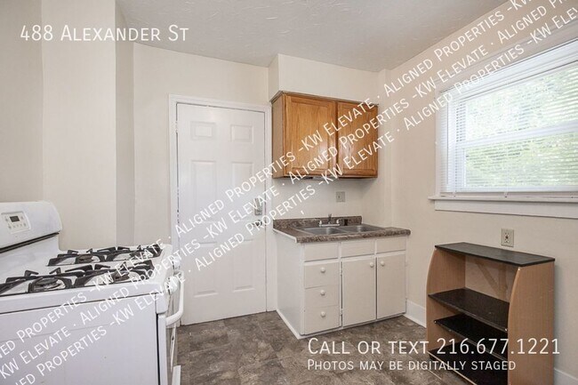 Building Photo - 3 floor Bright & Vibrant 4 bedroom home !