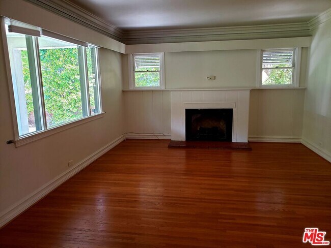 Building Photo - 1710 Oakwood St