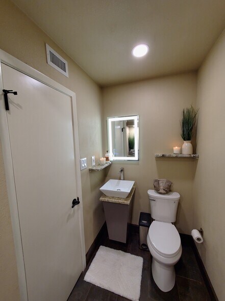 Building Photo - 105 Brentwood Dr