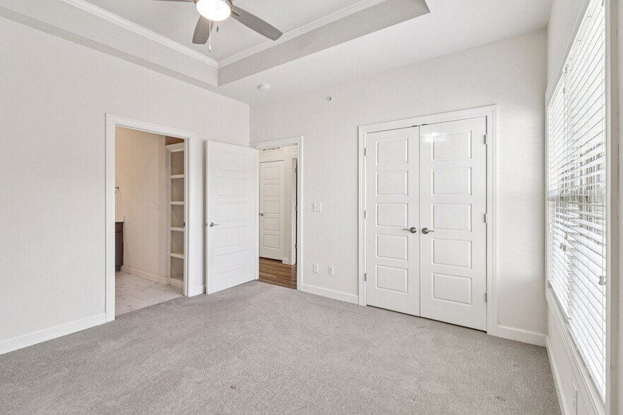 Building Photo - 9776 Montclaire Dr