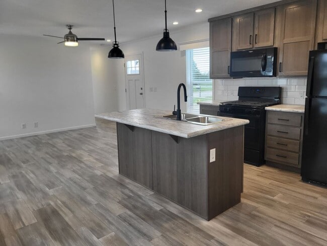 Building Photo - 140 Flamingo Dr