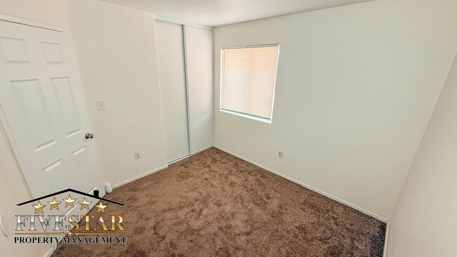 Building Photo - House for Rent in SouthWest Bakersfield